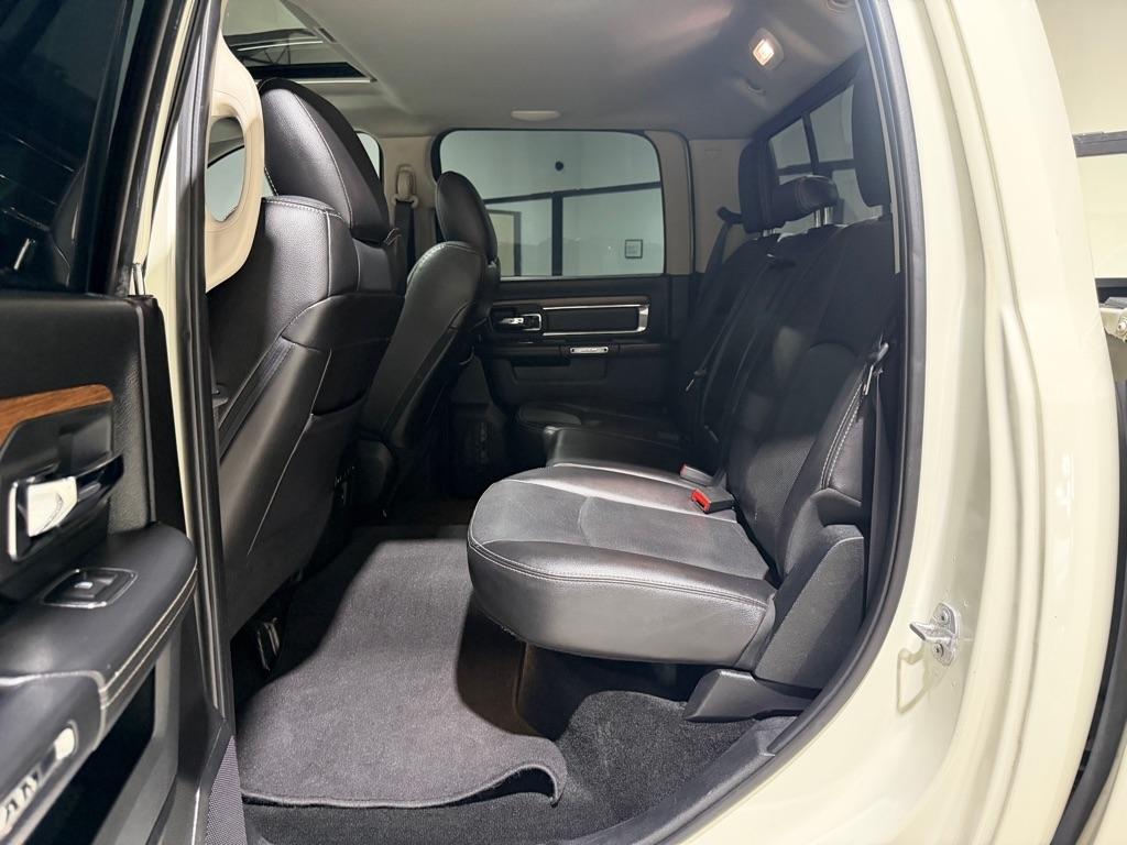 RAM 1500 Laramie Crew Cab SWB 4WD 2016