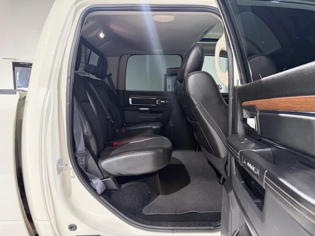 RAM 1500 Laramie Crew Cab SWB 4WD 2016
