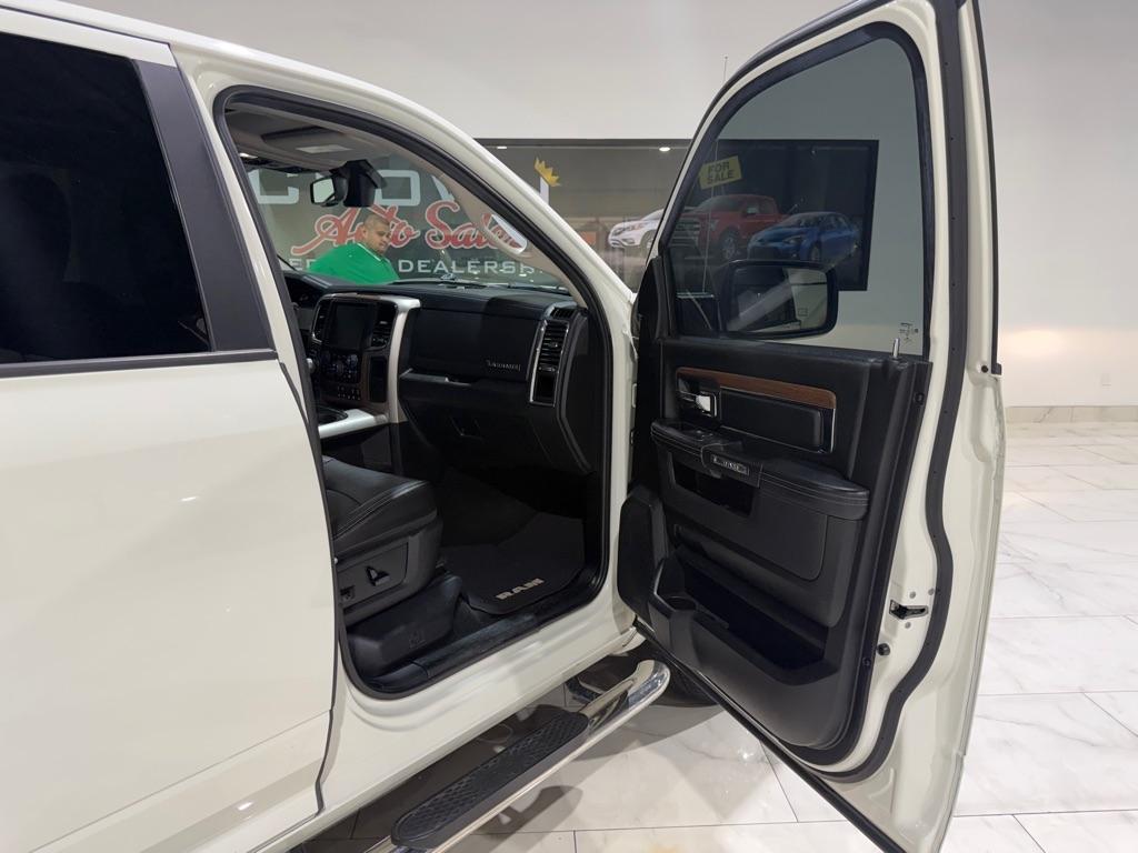 RAM 1500 Laramie Crew Cab SWB 4WD 2016