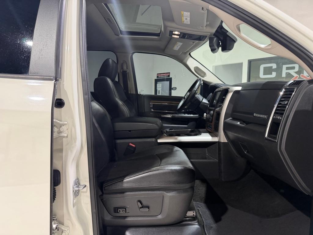 RAM 1500 Laramie Crew Cab SWB 4WD 2016
