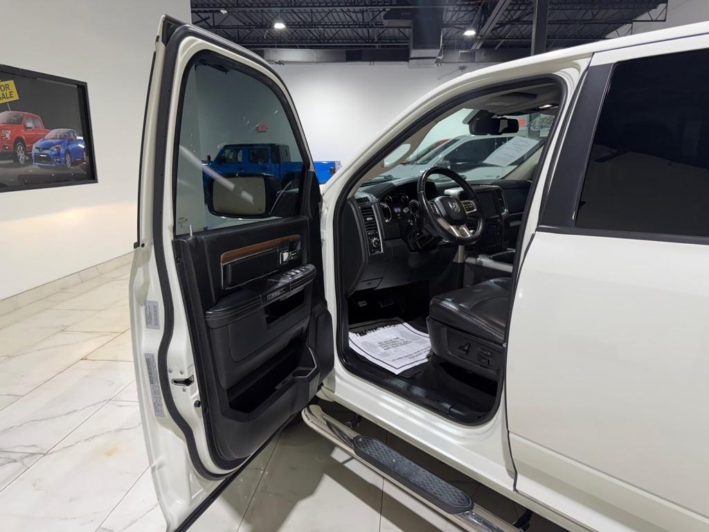 RAM 1500 Laramie Crew Cab SWB 4WD 2016