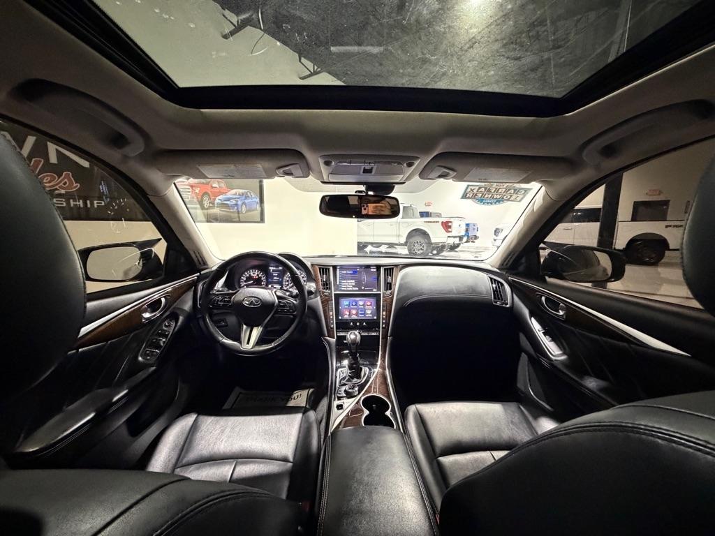Infiniti Q50 3.0t LUXE 2019