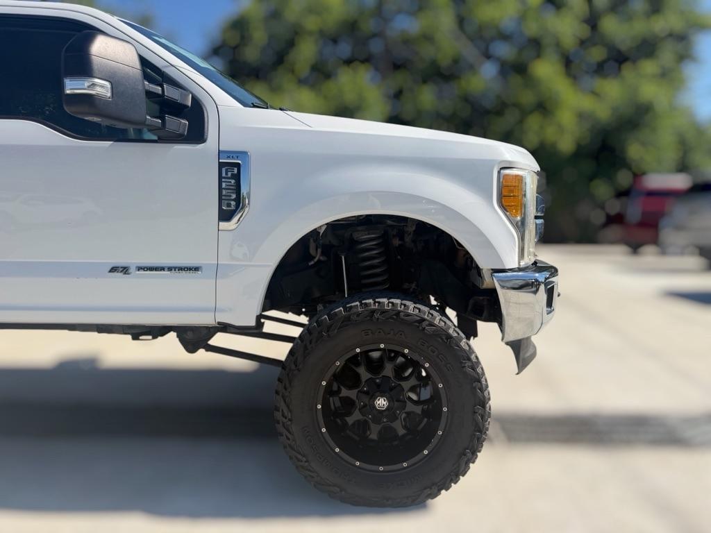 Ford F-250 SD XLT Crew Cab 4WD 2017