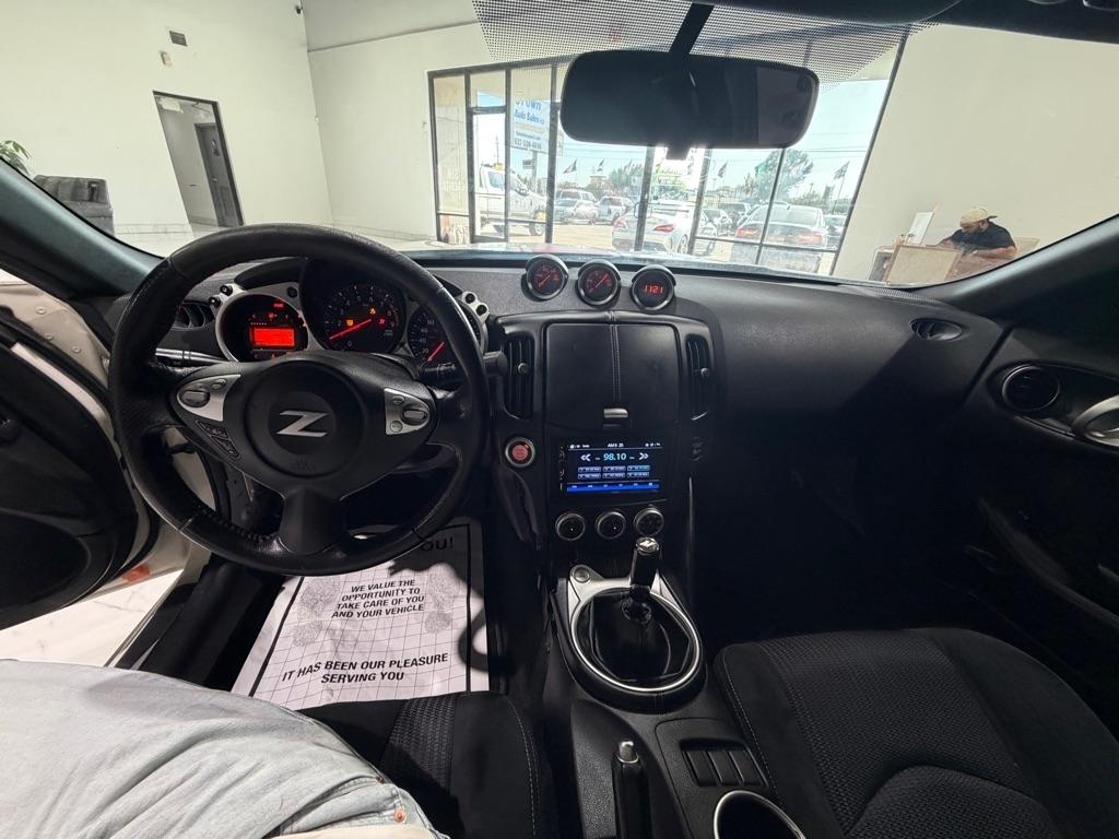 Nissan Z 370Z Coupe Sport 6MT 2017