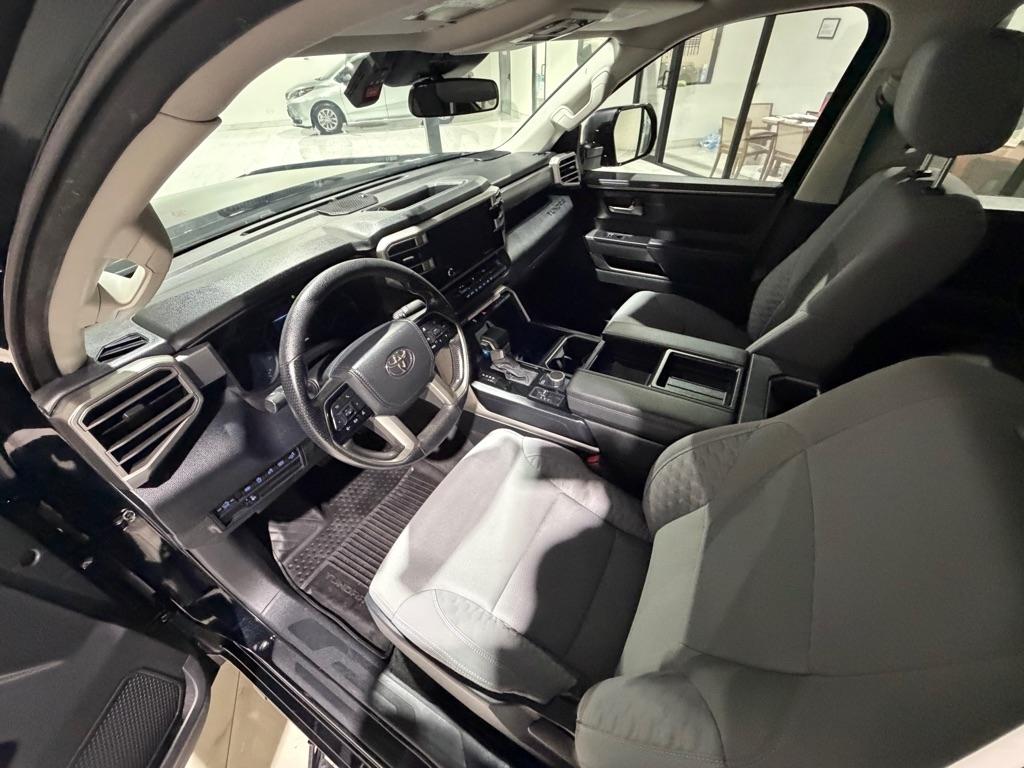 Toyota Tundra SR5 CrewMax 4WD 2024