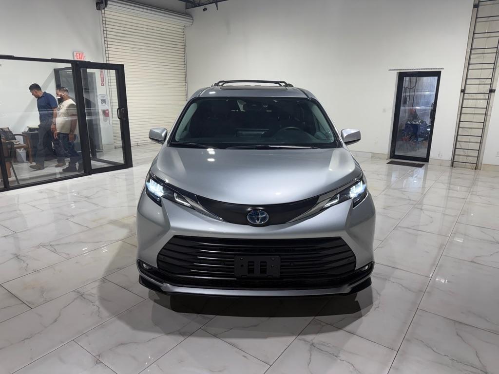 Toyota Sienna XLE 7-Passenger 2025