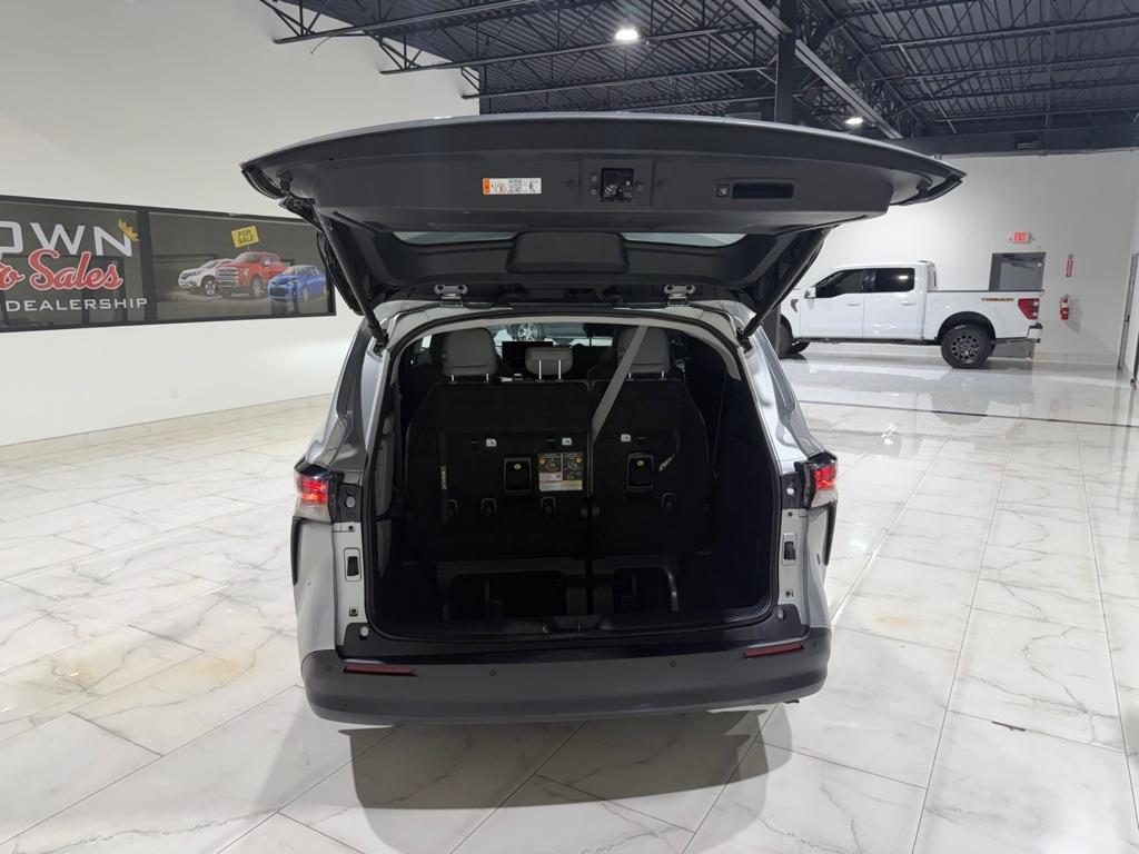Toyota Sienna XLE 7-Passenger 2025