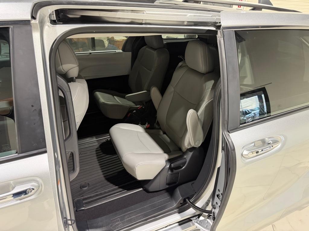 Toyota Sienna XLE 7-Passenger 2025