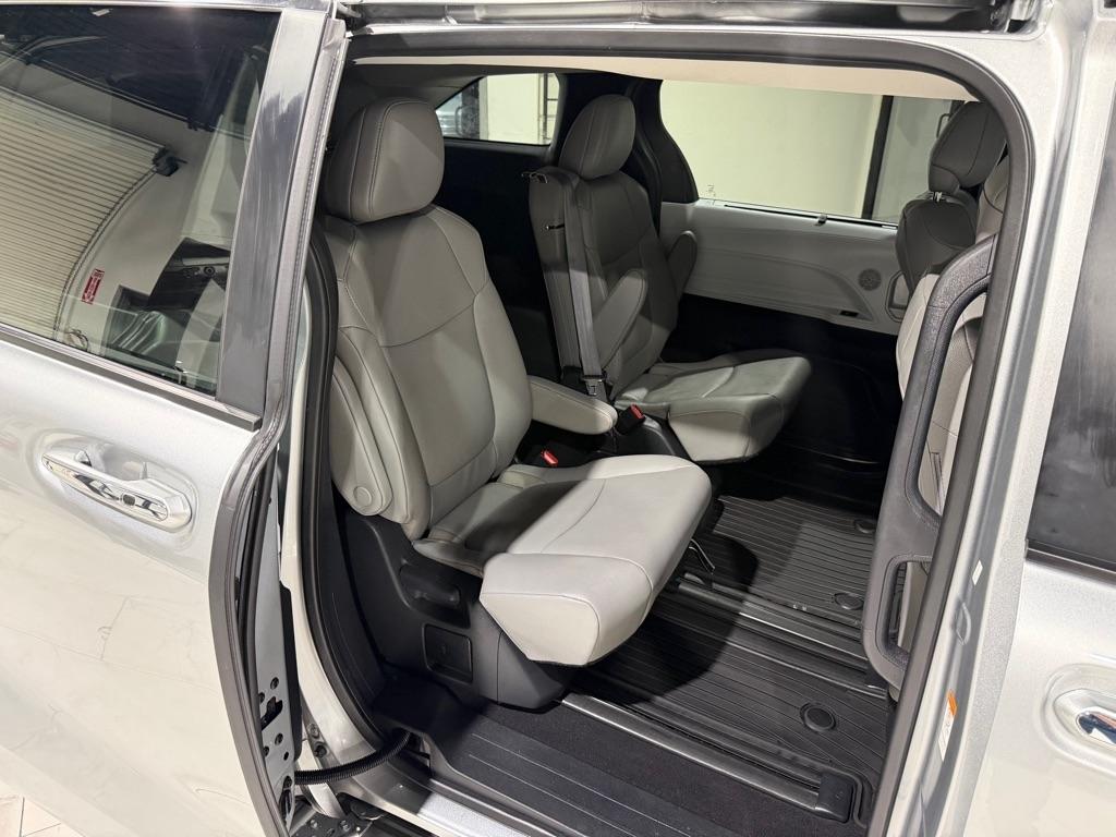 Toyota Sienna XLE 7-Passenger 2025