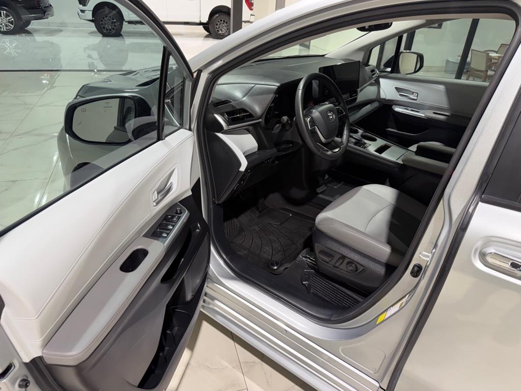 Toyota Sienna XLE 7-Passenger 2025