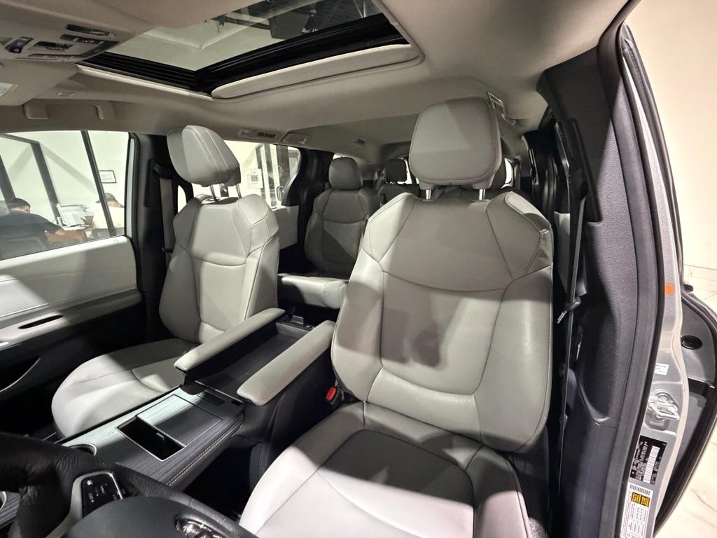 Toyota Sienna XLE 7-Passenger 2025