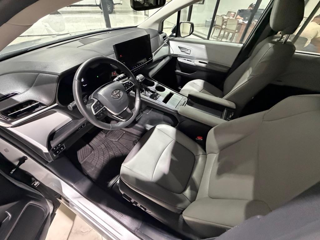 Toyota Sienna XLE 7-Passenger 2025