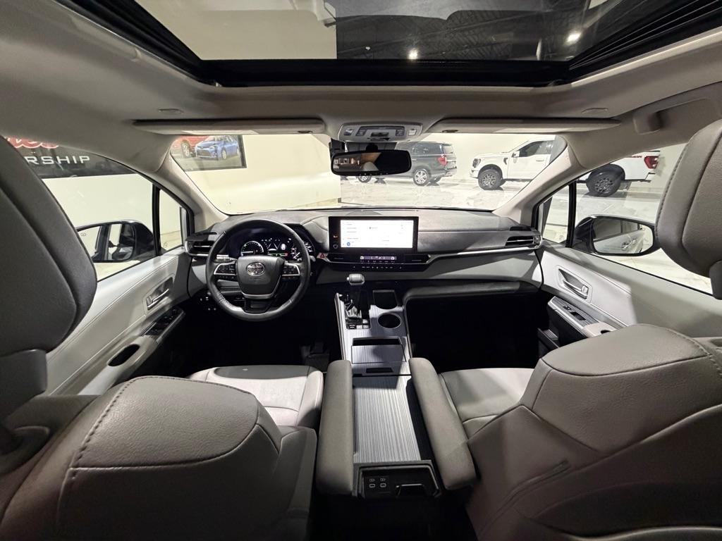 Toyota Sienna XLE 7-Passenger 2025