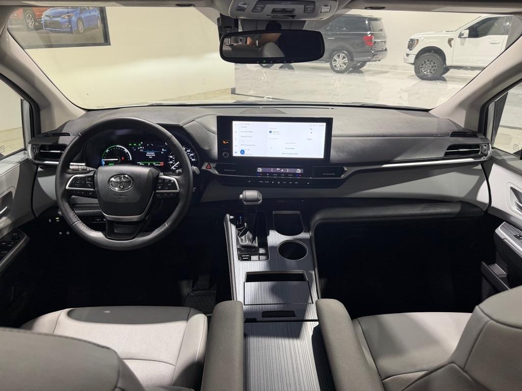 Toyota Sienna XLE 7-Passenger 2025