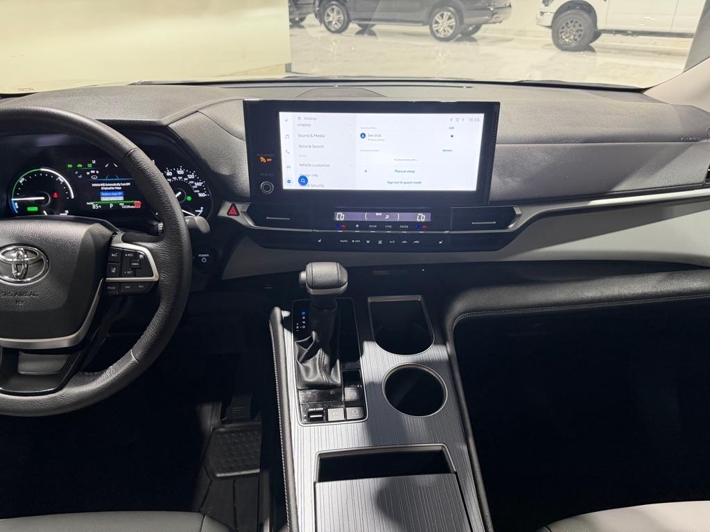 Toyota Sienna XLE 7-Passenger 2025