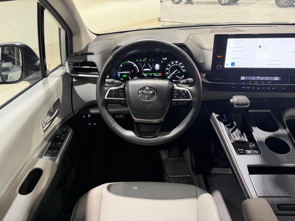Toyota Sienna XLE 7-Passenger 2025