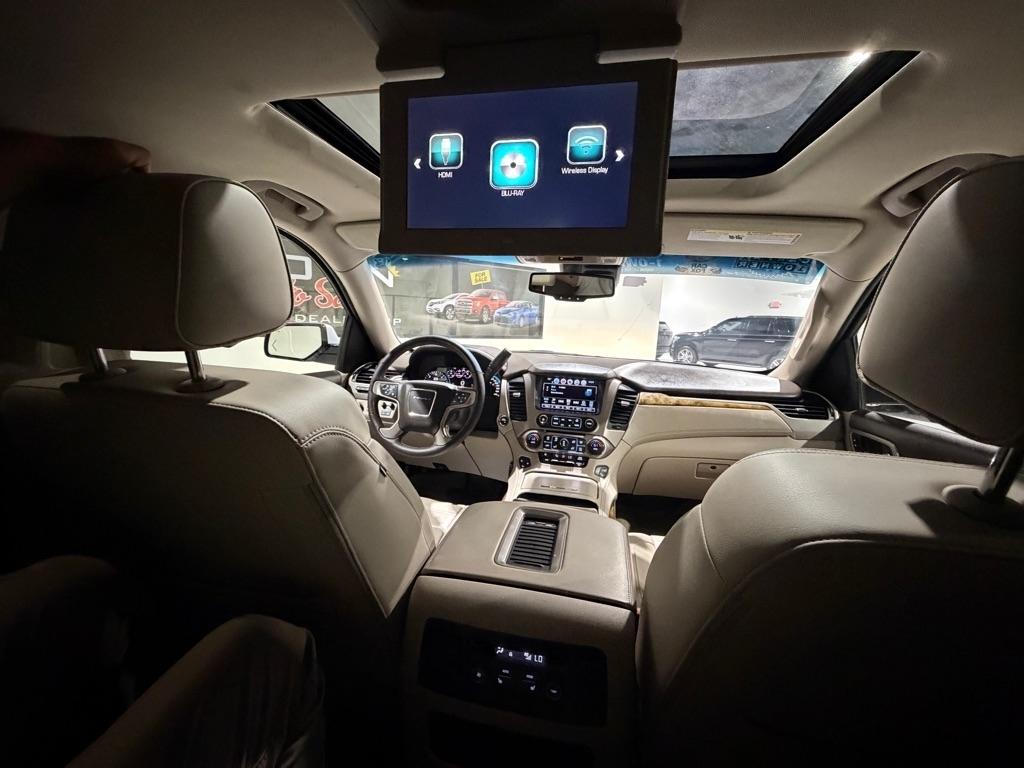 GMC Yukon Denali 4WD 2017