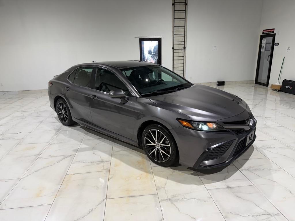 Toyota Camry SE 2022