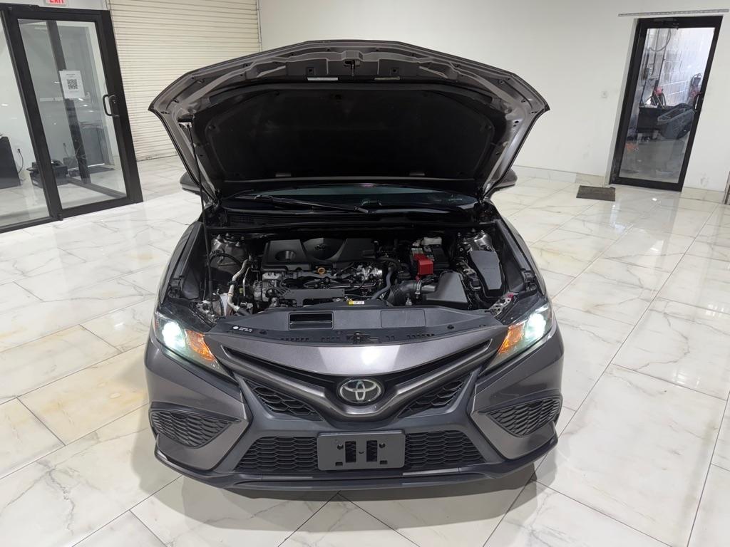 Toyota Camry SE 2022