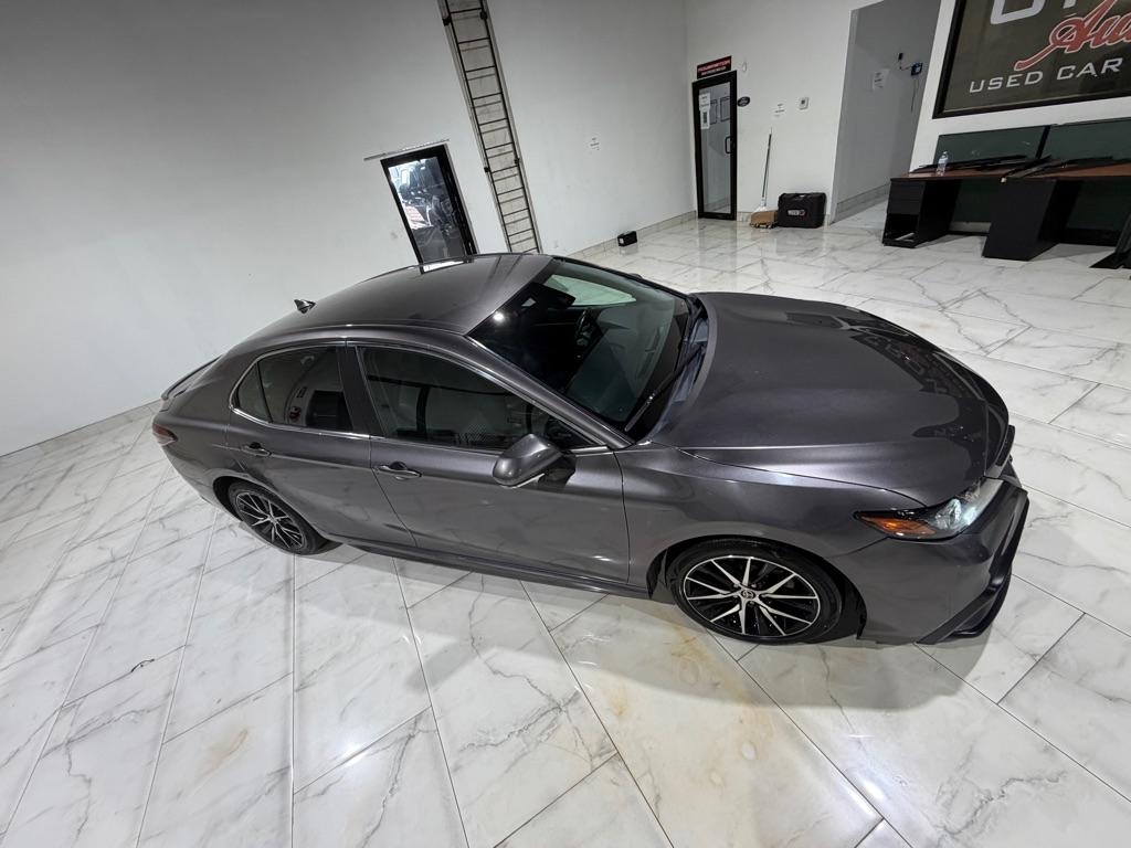 Toyota Camry SE 2022