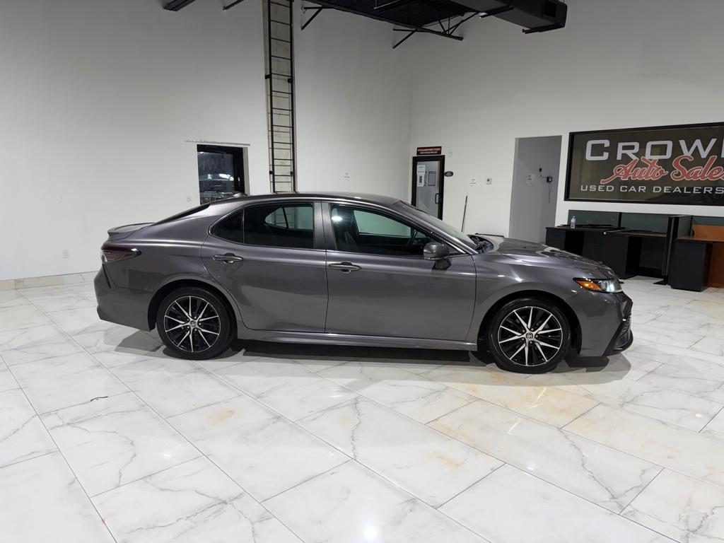 Toyota Camry SE 2022