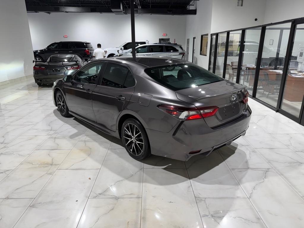Toyota Camry SE 2022