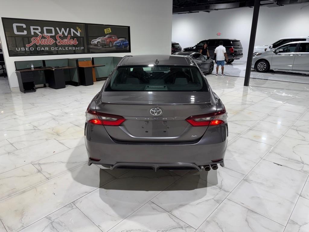 Toyota Camry SE 2022