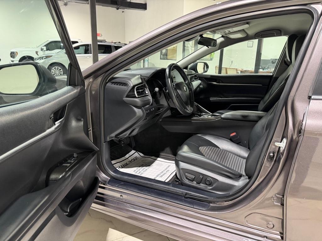 Toyota Camry SE 2022