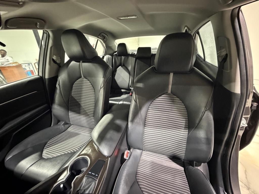 Toyota Camry SE 2022