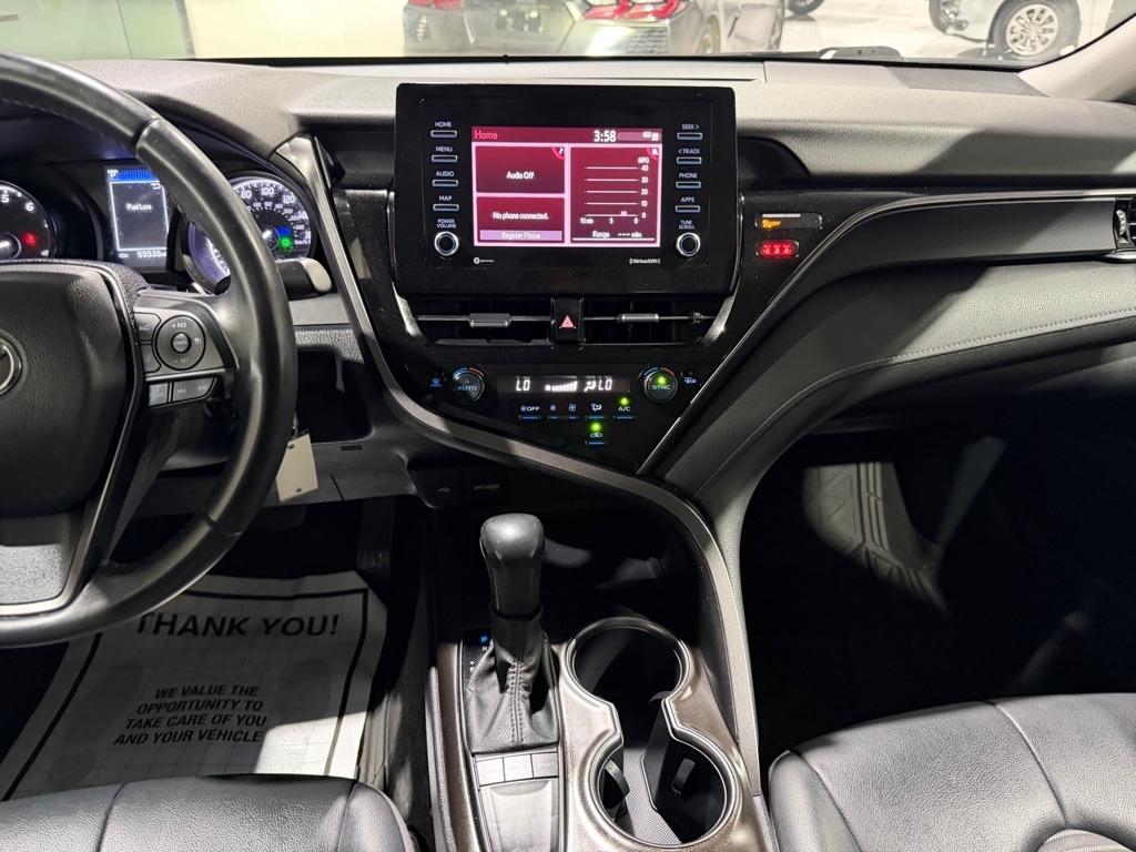 Toyota Camry SE 2022