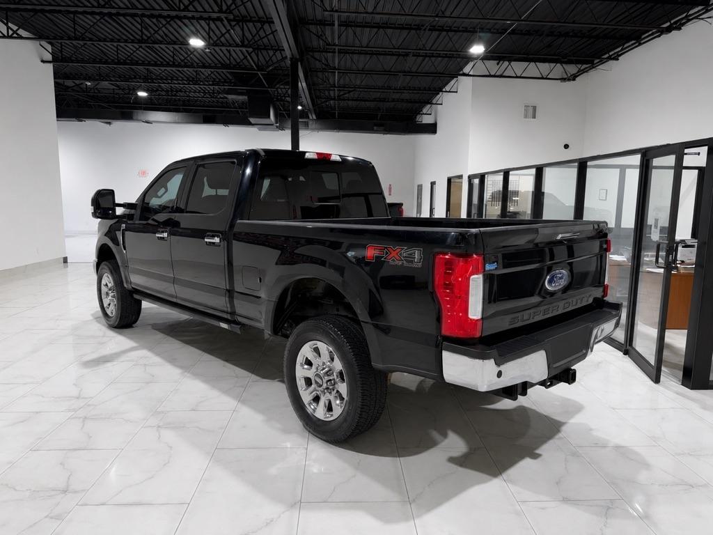 Ford F-250 SD XL Crew Cab 4WD 2017