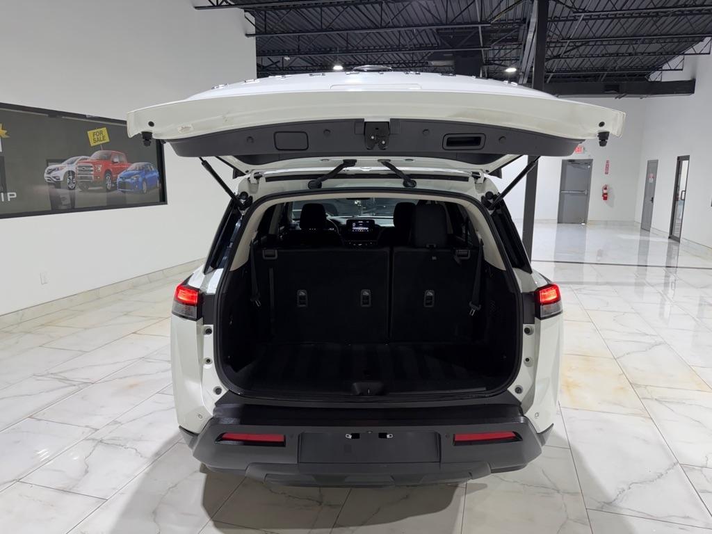 Nissan Pathfinder SV 2022