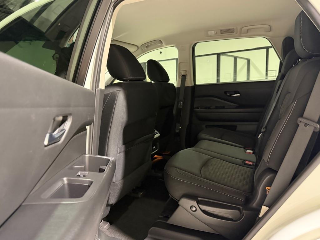Nissan Pathfinder SV 2022