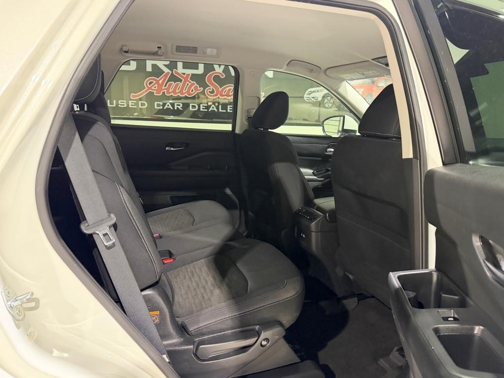 Nissan Pathfinder SV 2022