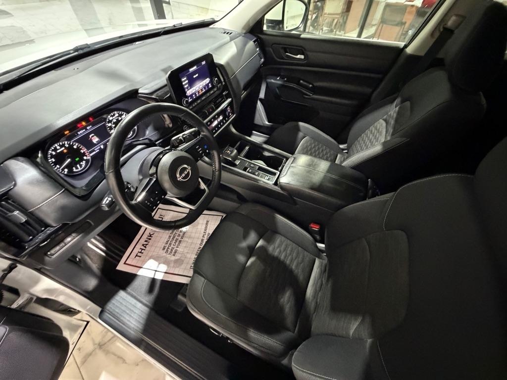 Nissan Pathfinder SV 2022