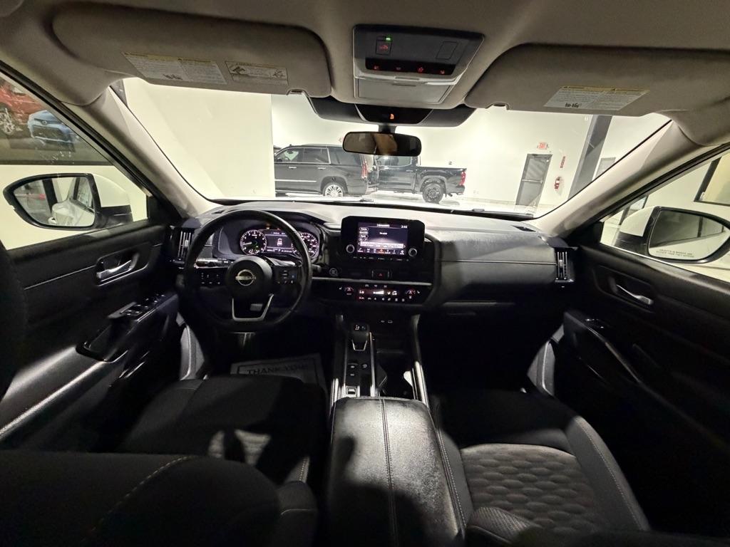 Nissan Pathfinder SV 2022