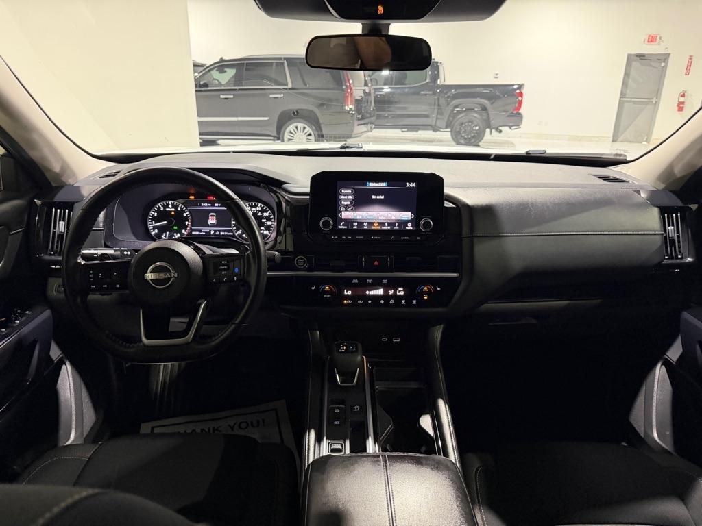 Nissan Pathfinder SV 2022