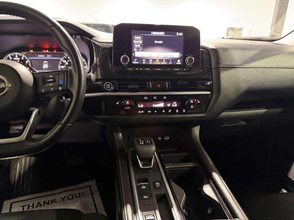 Nissan Pathfinder SV 2022