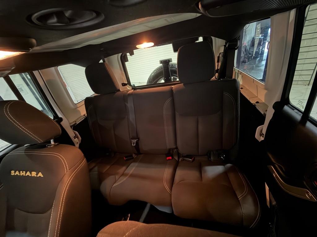 Jeep Wrangler Unlimited Sahara 4WD 2015