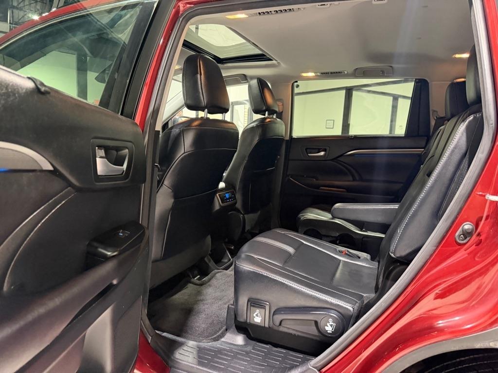 Toyota Highlander SE FWD V6 2017