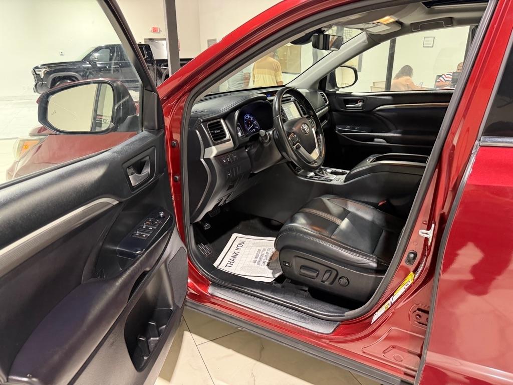 Toyota Highlander SE FWD V6 2017