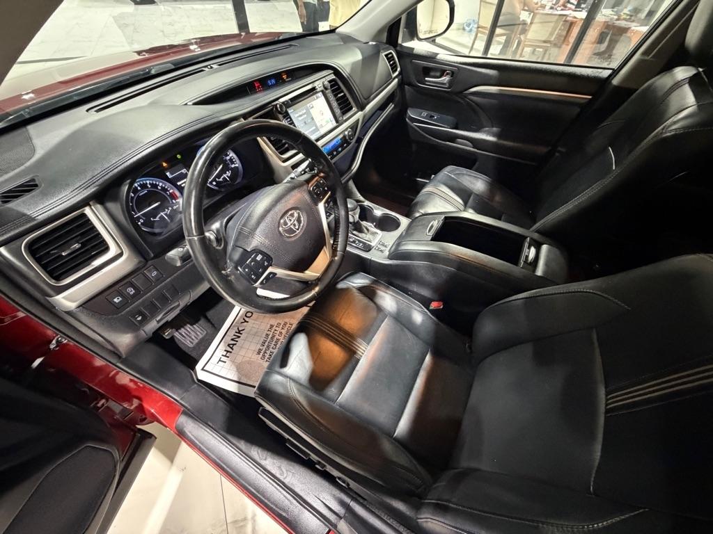 Toyota Highlander SE FWD V6 2017