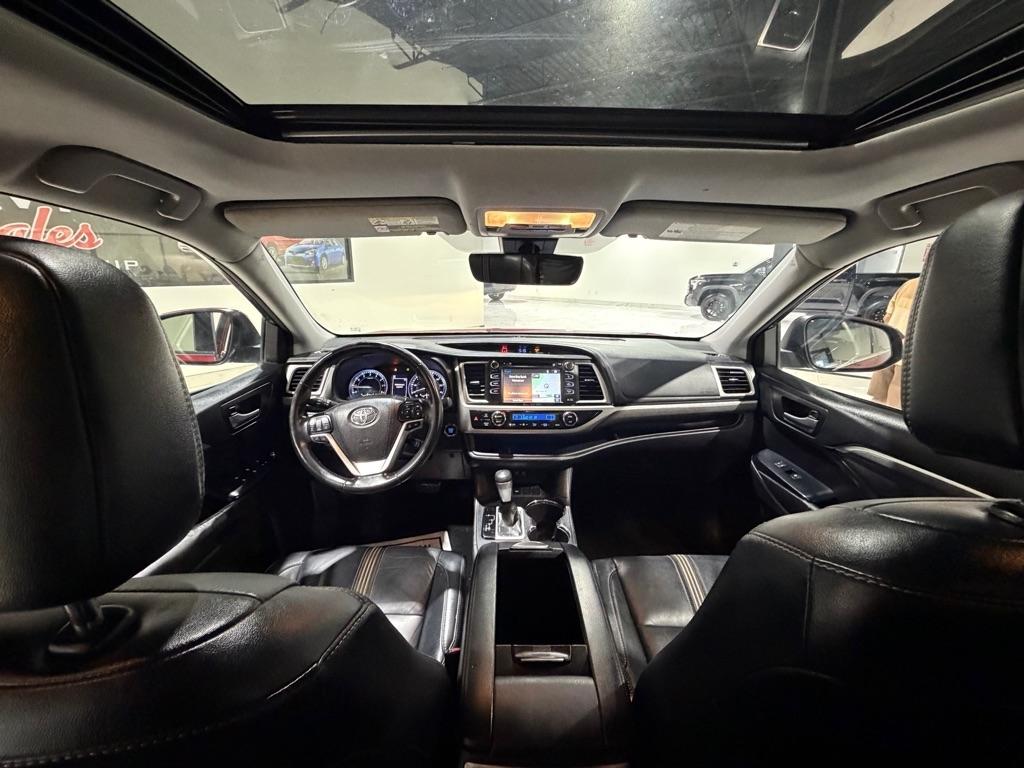 Toyota Highlander SE FWD V6 2017