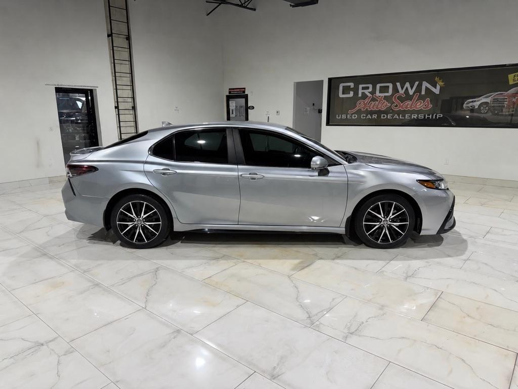 Toyota Camry SE 2024