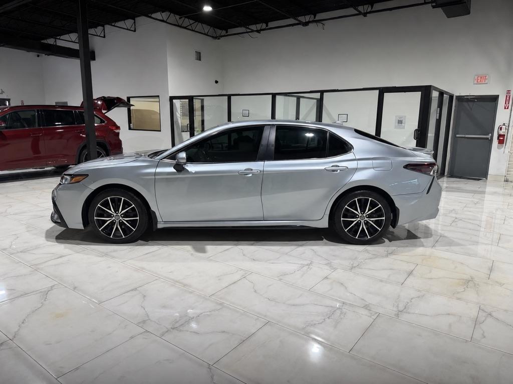 Toyota Camry SE 2024
