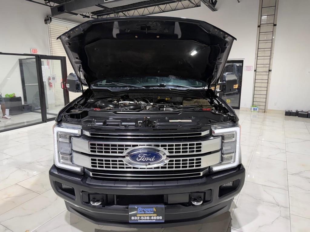 Ford F-350 SD Platinum Crew Cab Long Box 4WD DRW 2019