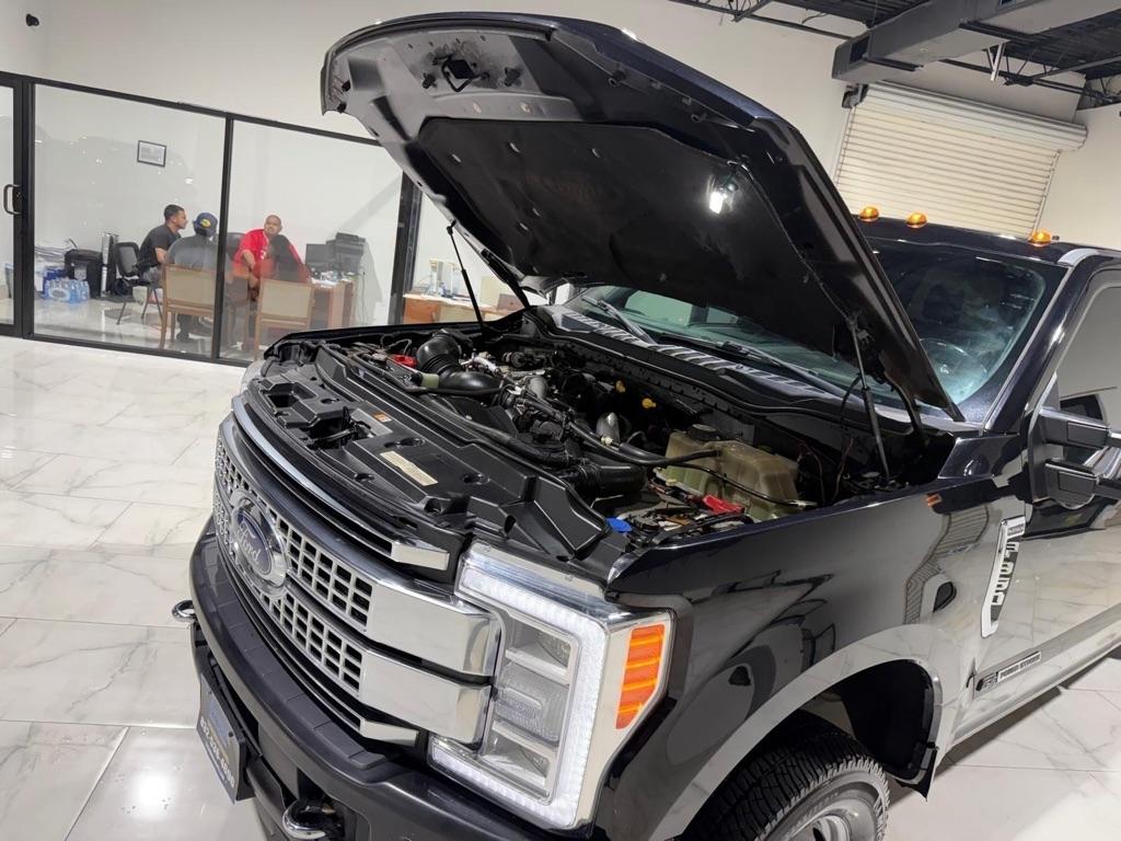 Ford F-350 SD Platinum Crew Cab Long Box 4WD DRW 2019