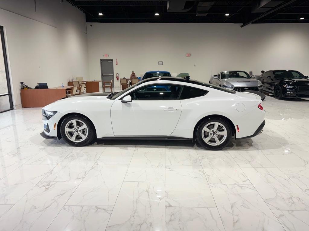 Ford Mustang EcoBoost Coupe 2024
