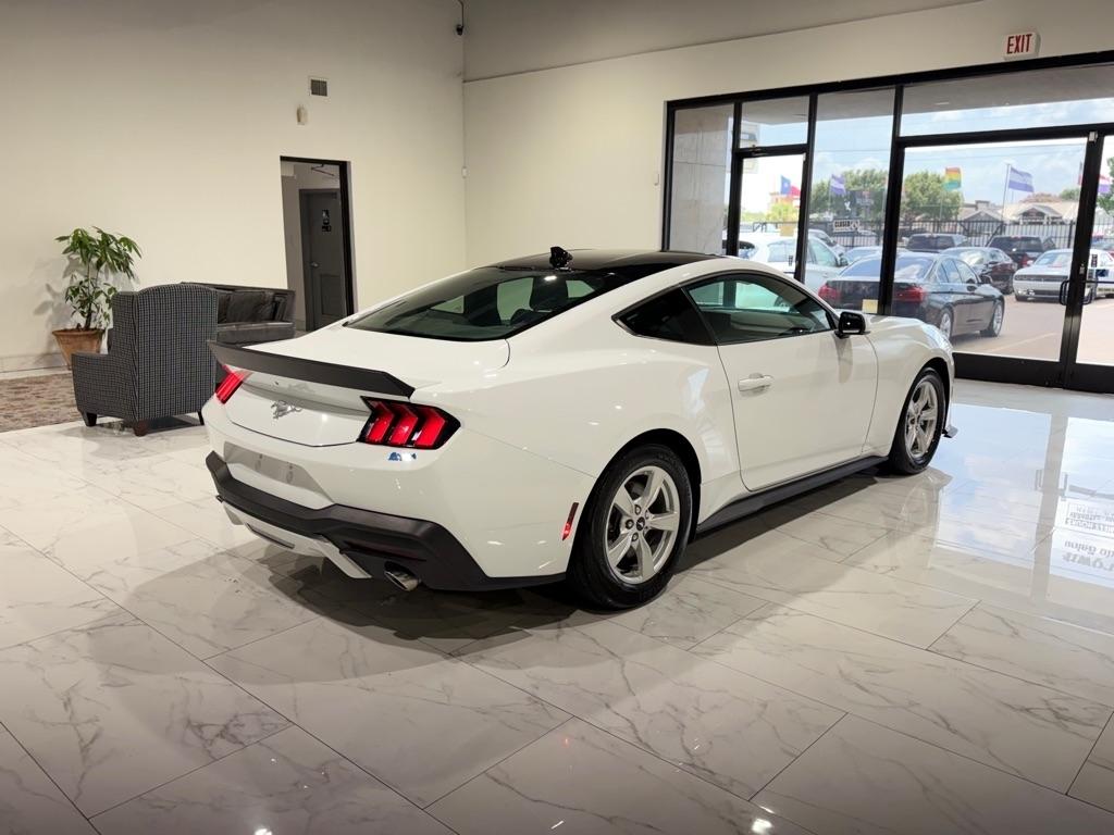 Ford Mustang EcoBoost Coupe 2024
