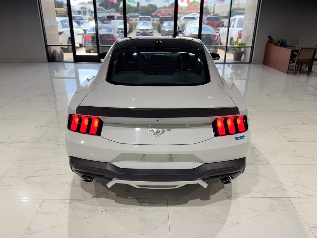 Ford Mustang EcoBoost Coupe 2024